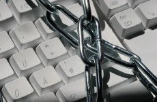 Tastatūras pārķērēji un datora izspiegotāji Tastatūras pārķērēji (keyloggers) ir ļaundabīgas programmas, kas ieviešas upura datorā un ziņo ļaundarim par visām aktivitātēm uz šī datora.